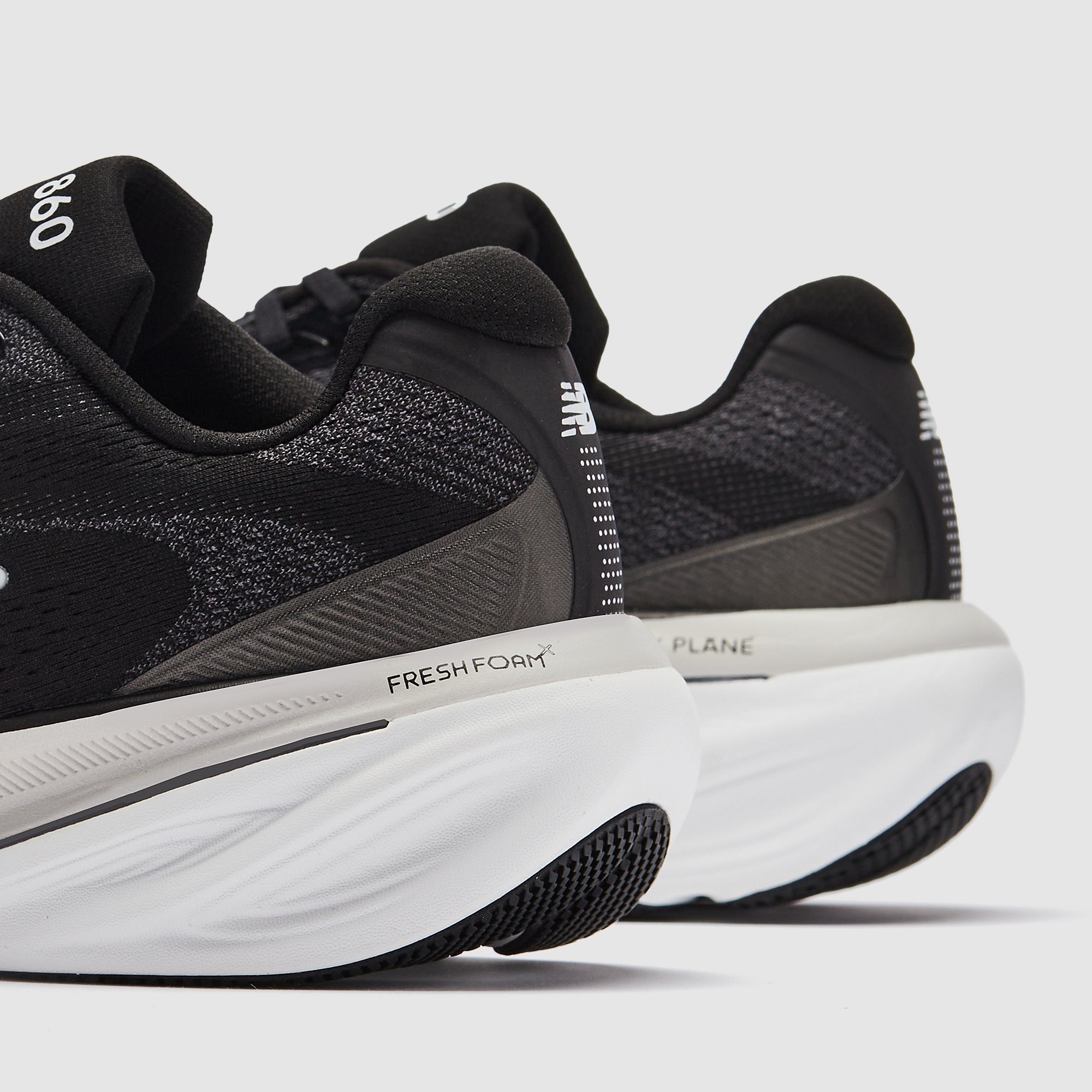 New Balance 860 v15
