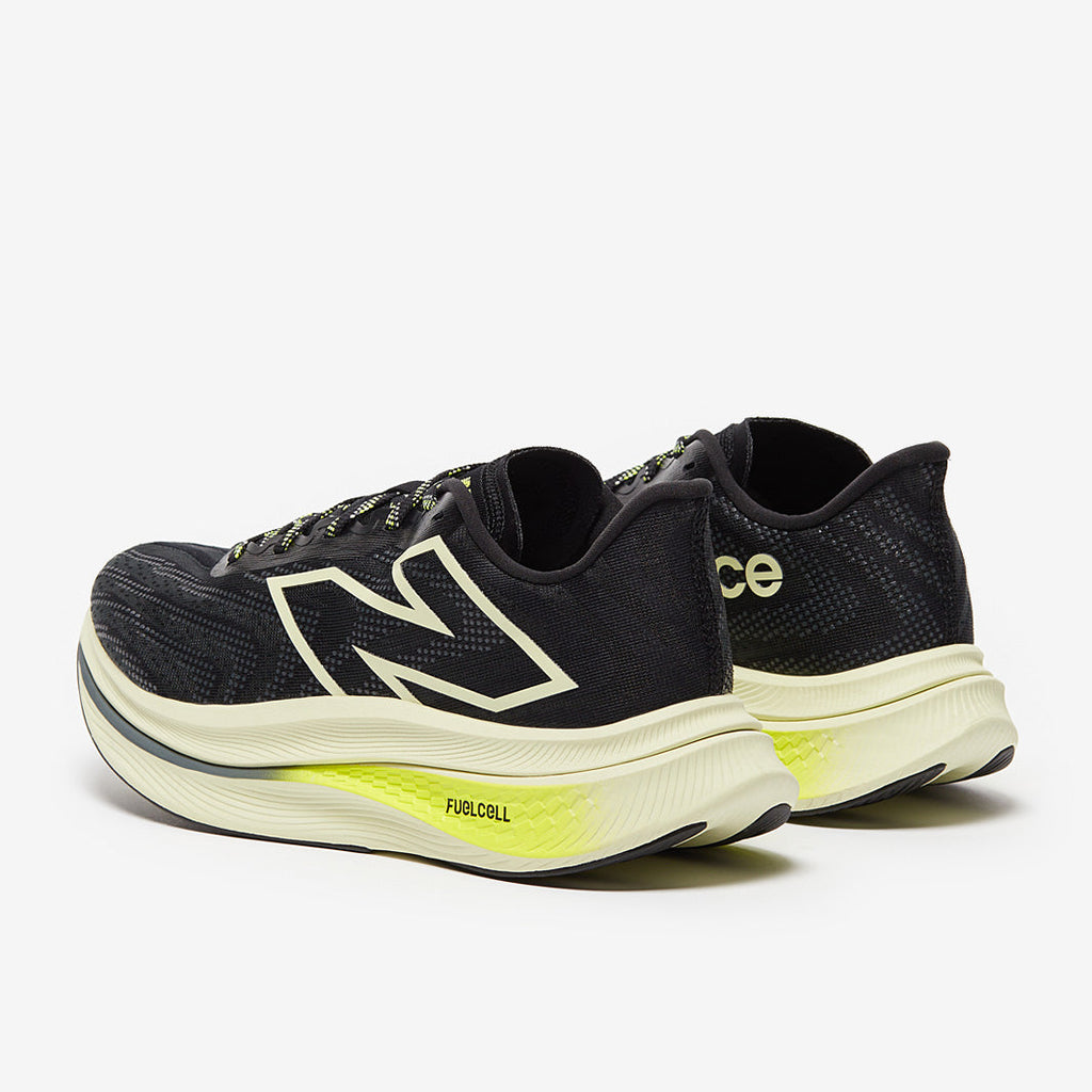 New Balance FuelCell SuperComp Trainer v2