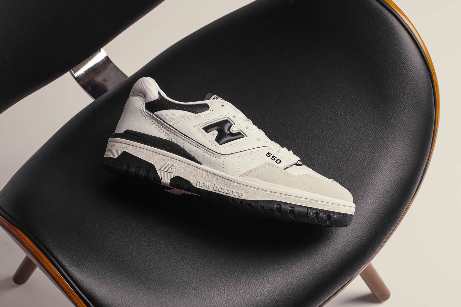 550 - White/Black